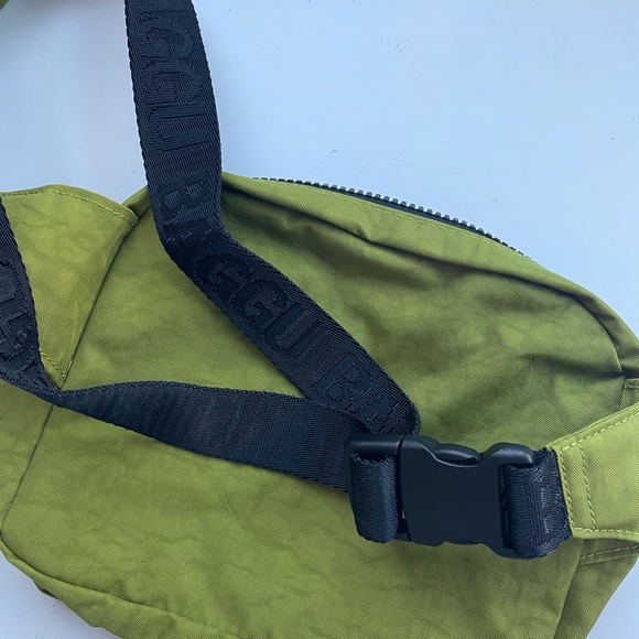 NWOT BAGGU Fanny Pack - Picture 10 of 10